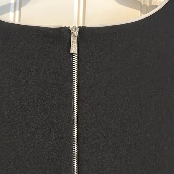 Same dress pictured that says sold. Sale never happened. - Picture 3 of 6